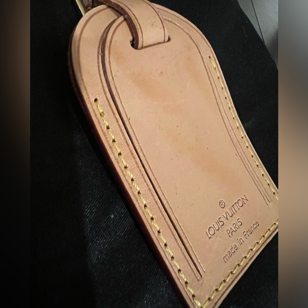 Louis Vuitton- Luggage Tag
